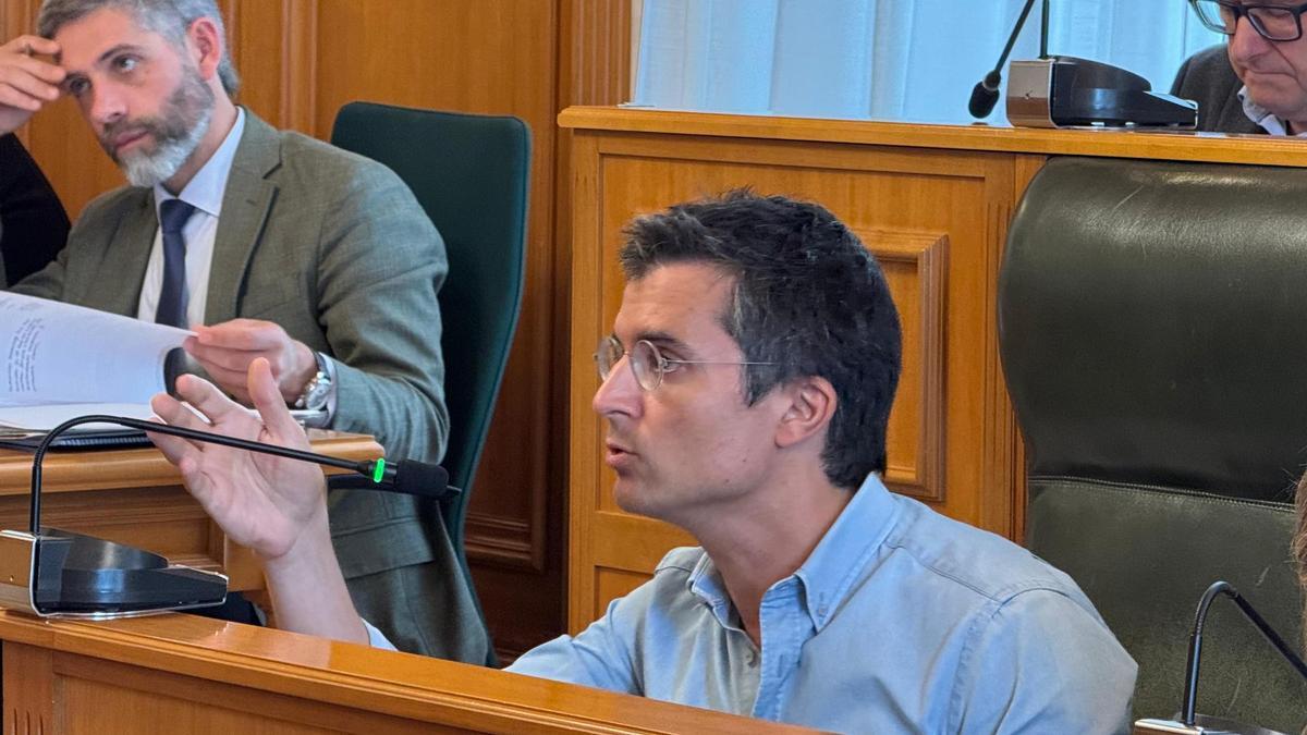 Borja Vera lanzou duras críticas ao Goberno local polo cambio de modelo no contrato do transporte urbano
