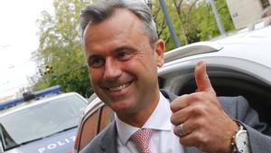 Presidential candidate Norbert Hofer arrives at the party headquarter of the Austrian Freedom party (FPOe) in Vienna, Austria, April 24, 2016.     REUTERS/Heinz-Peter Bader TPX IMAGES OF THE DAY      TPX IMAGES OF THE DAY