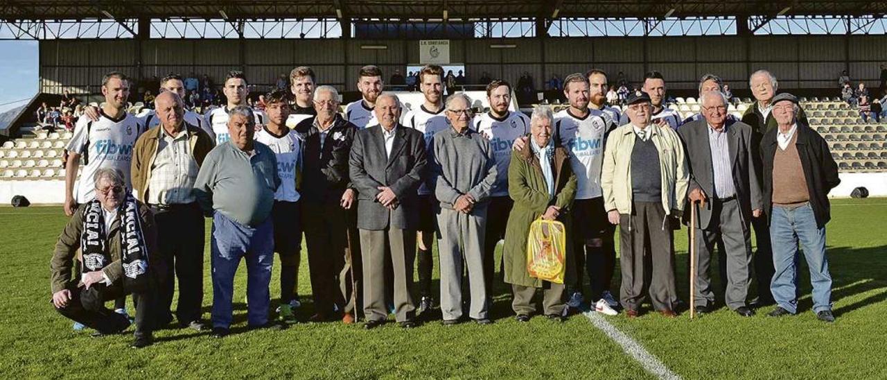 Los socios más veteranos del Constancia fueron homenajeados este pasado sábado.