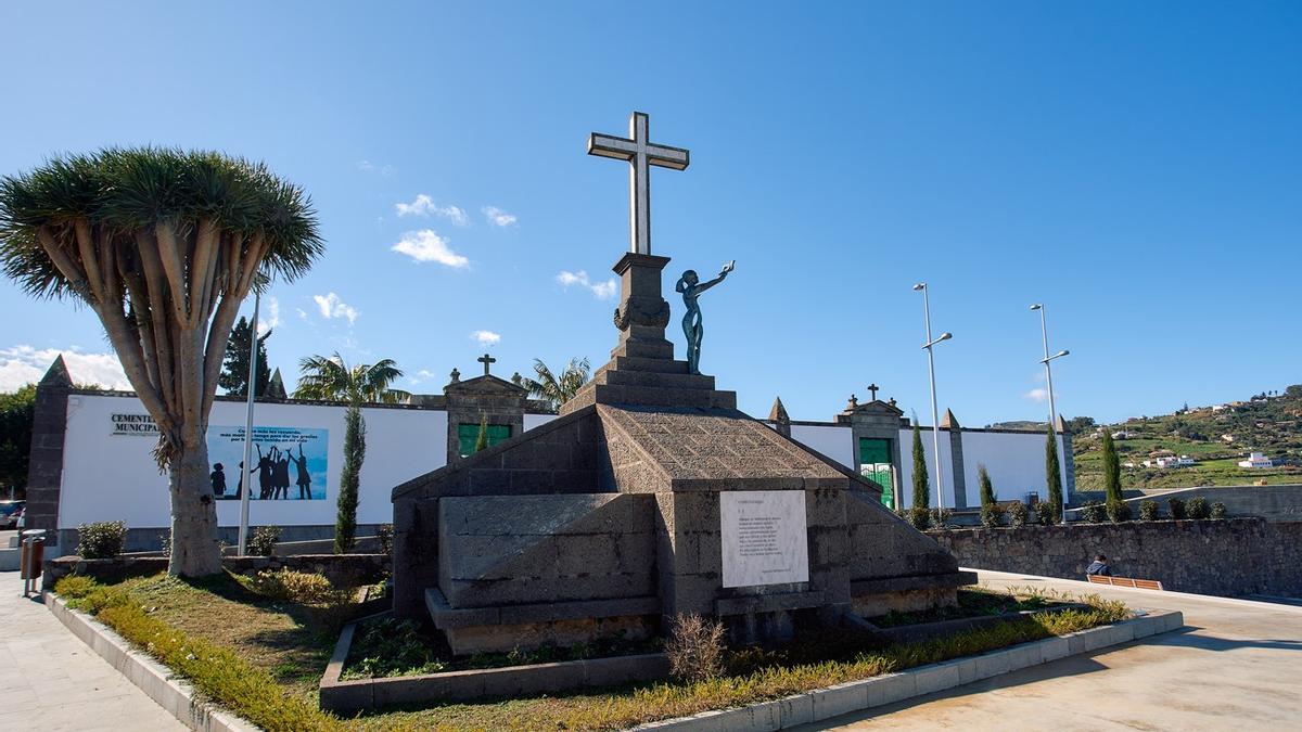 Cementerio del casco de Moya.