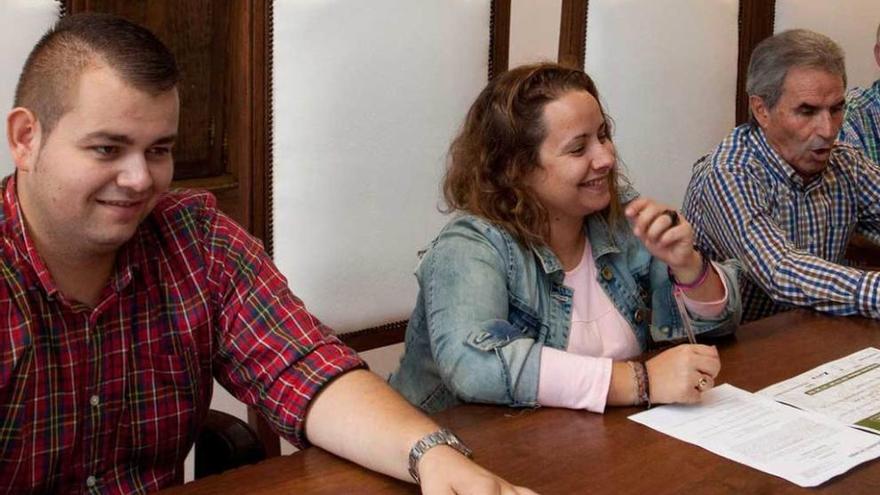 Enol Zapico, Tamara Argüelles y Severino García, ayer.