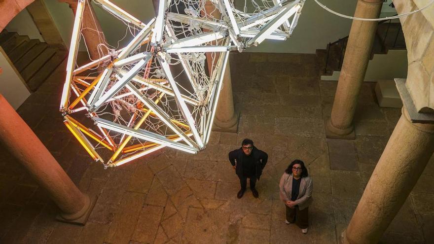 Carlos Coronas le pone nuevo corazón al Bellas Artes con dos piezas de la serie "Lampyridae"