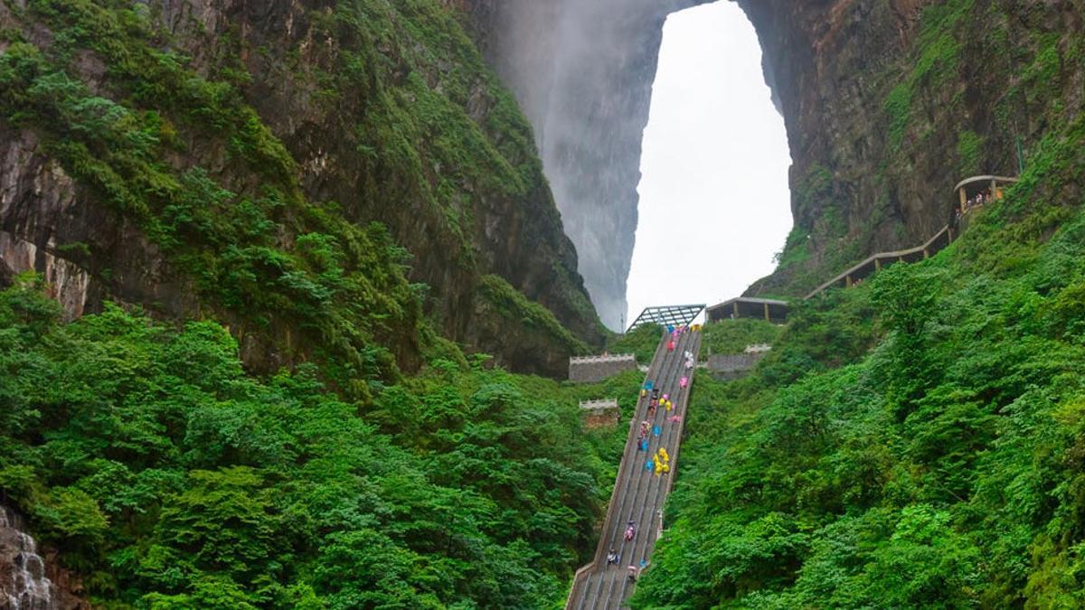 Puerta del Cielo en montaña Tianmen