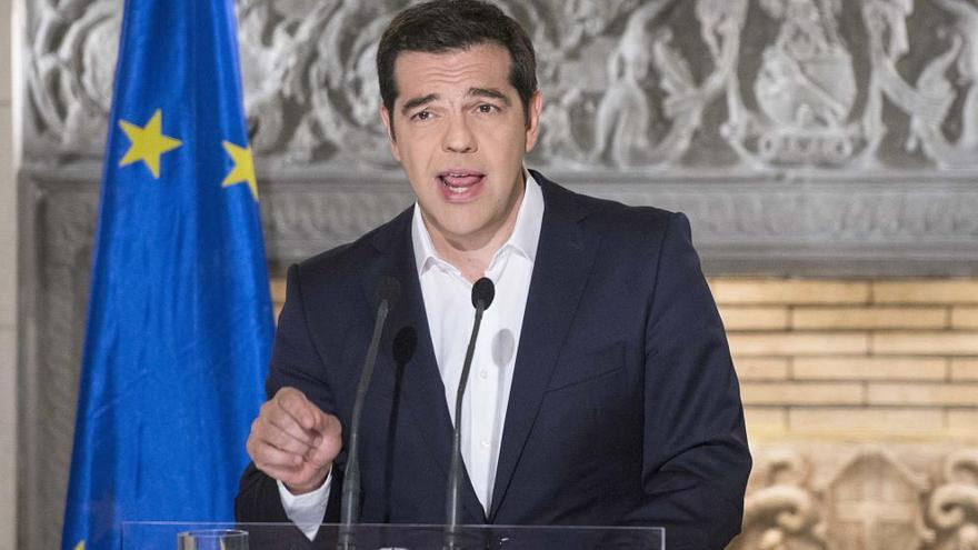 Tsipras dirigiéndose al pueblo griego tras los resultados.