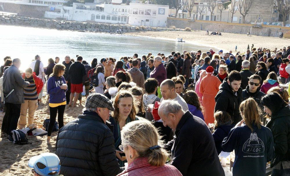 Primer Bany de l'Any a Sant Feliu de Guíxols