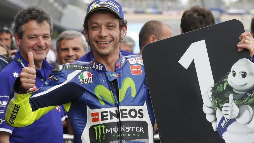 Rossi celebra en Jerez su primera pole de la temporada.