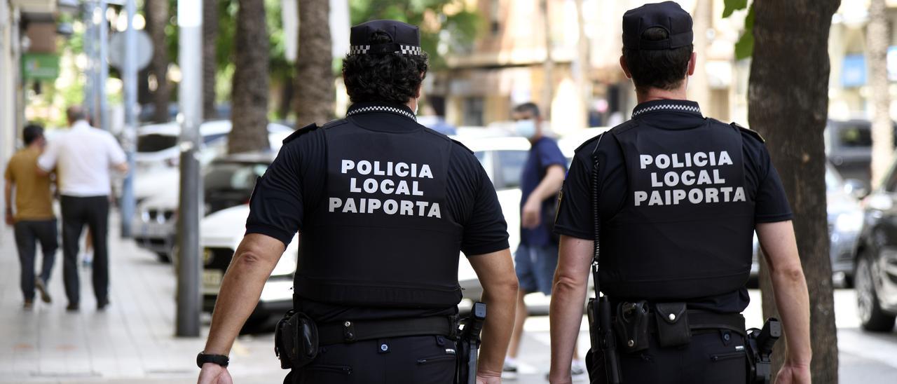 Dos agentes de la Policía Local de Paiporta