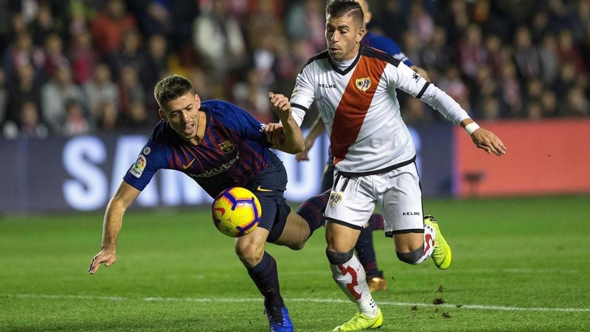 Lenglet intenta cortar la progresión de Embarba.