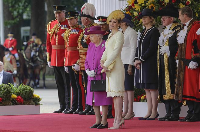 La Reina Isabel II y Letizia Ortiz, en Londres