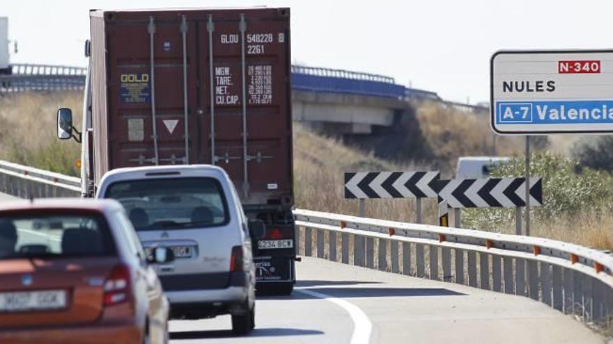 Fomento bonificará este año a los camiones en la AP7 del norte de Castelló sin aclarar su rescate