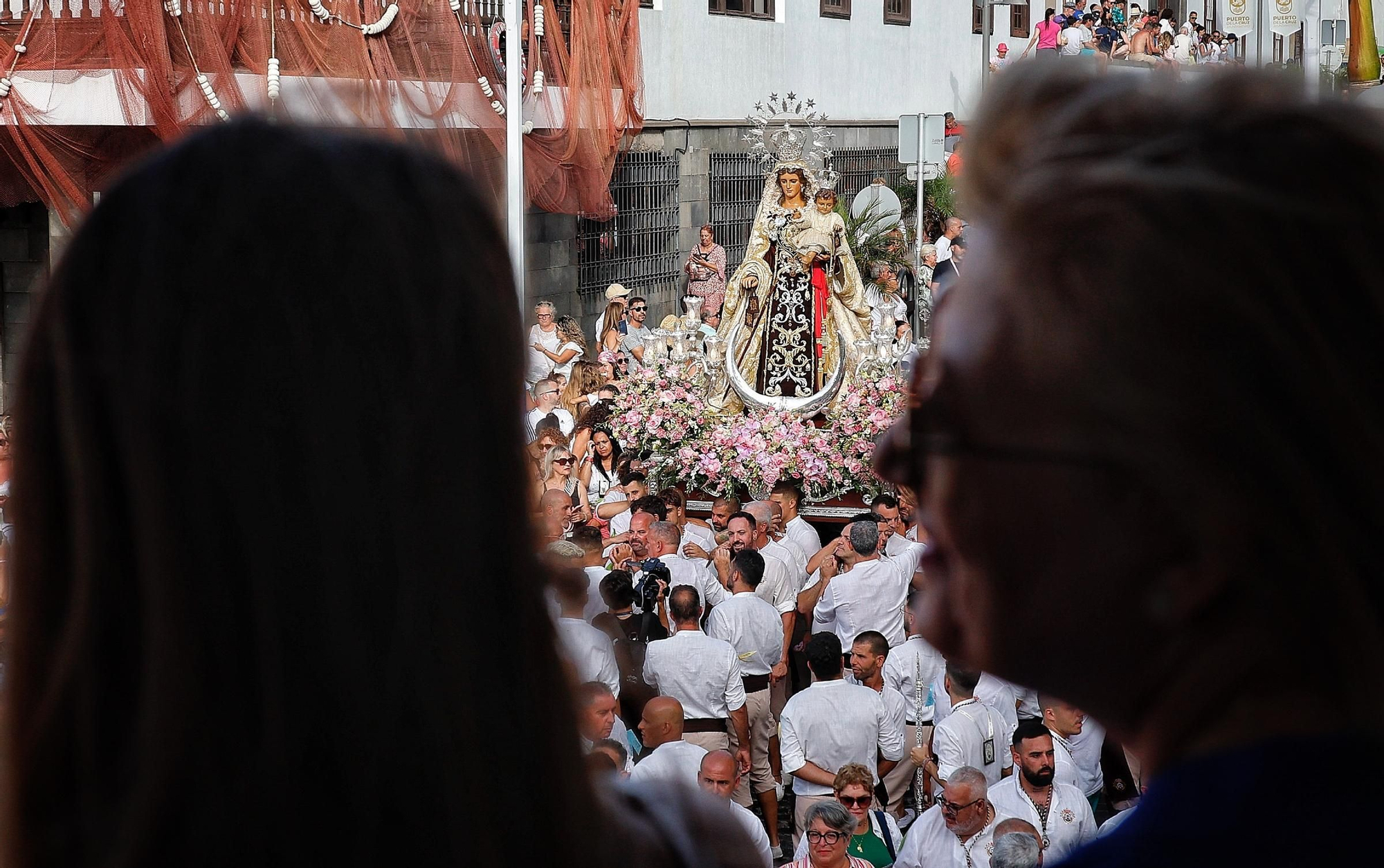 Embarcación de la Virgen del Carmen en el Puerto de la Cruz.