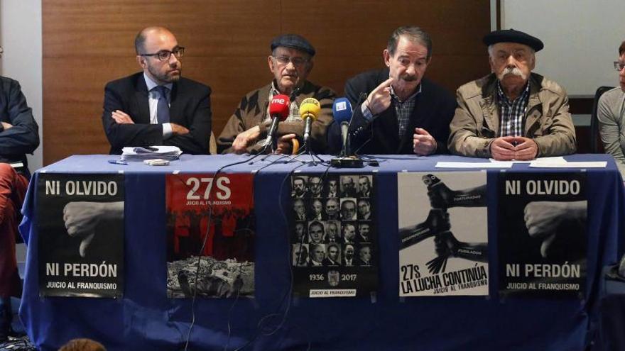 Por la izquierda, José Babiano, director del Círculo de Historia de la Fundación Primero de Mayo; Alberto Suárez, Fausto Sánchez, Gerardo Iglesias, Vicente Gutiérrez y Carmen Prado.