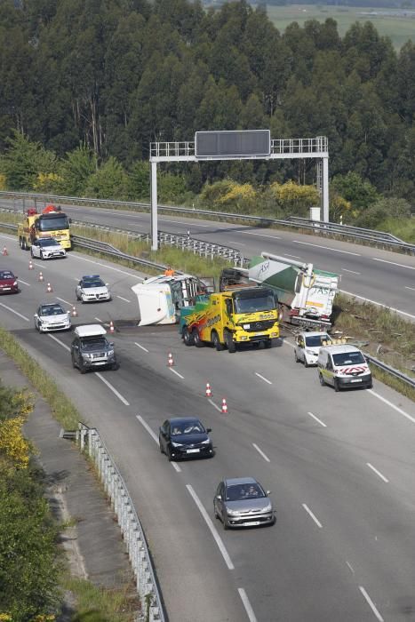 Accidente en la autovía A-8 a la altura de Molleda