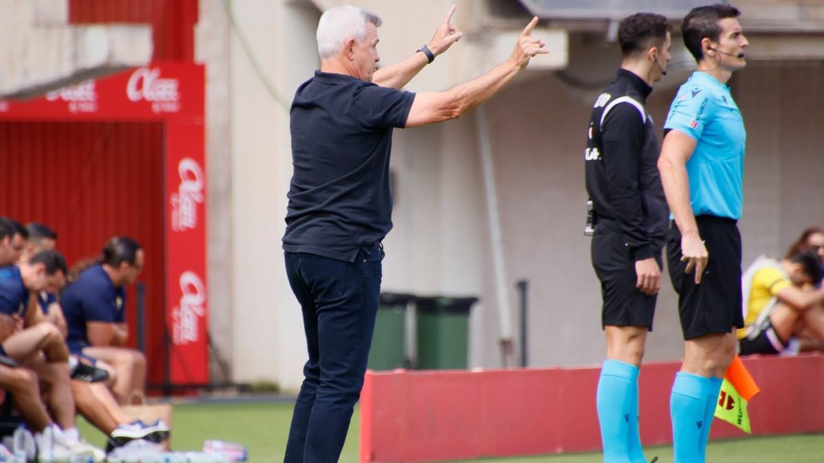 Aguirre dando órdenes durante el partido contra el Almería