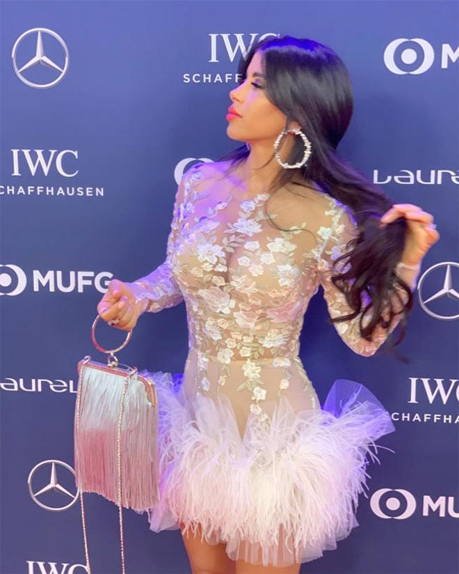 Daniella Semaan con vestido de transparencias de Yolancris en los premios Laureus