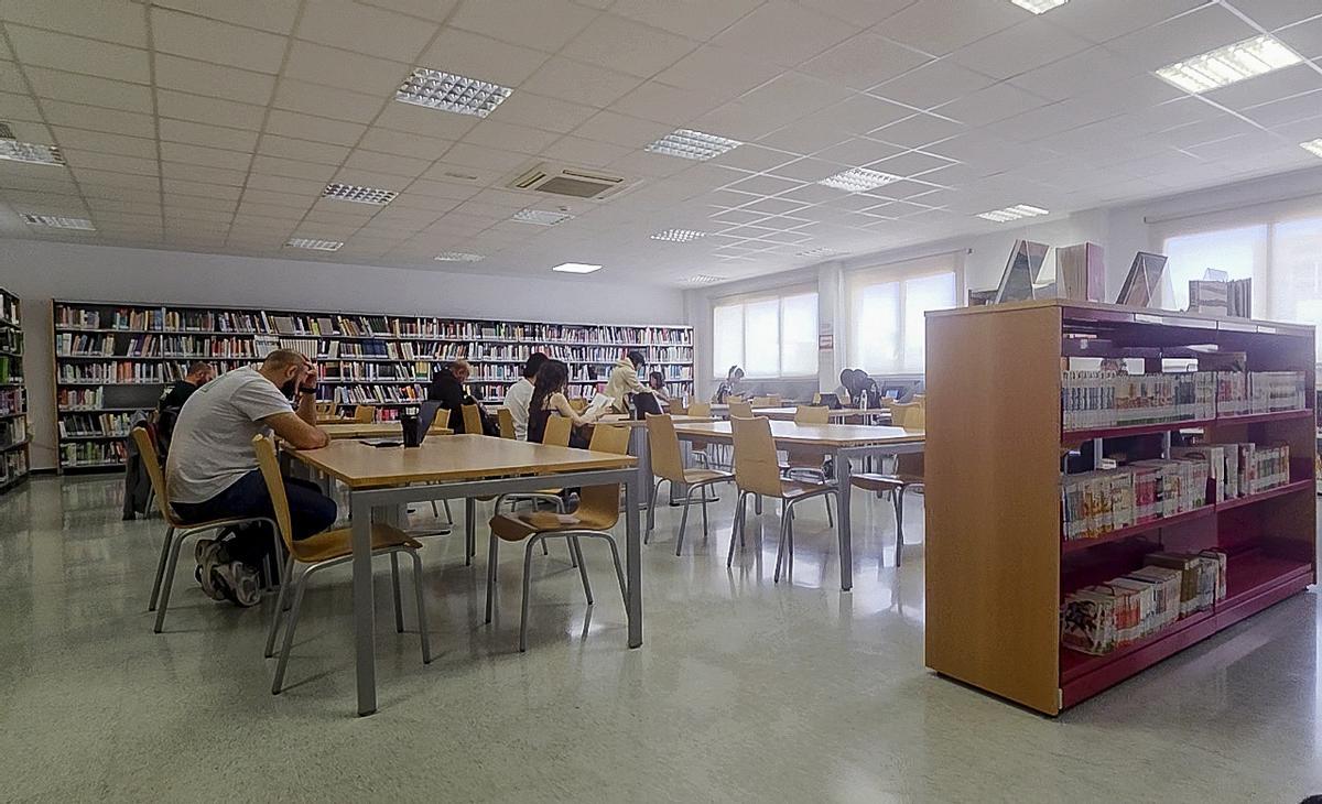 Interior de la Biblioteca Central Florida-Babel.