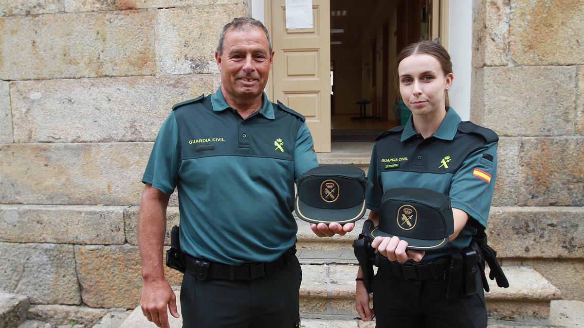 Padre e hija guardias civiles, en el juzgado de Celanova. // IÑAKI OSORIO