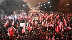 El president de Polònia congrega 35.000 persones contra el Govern