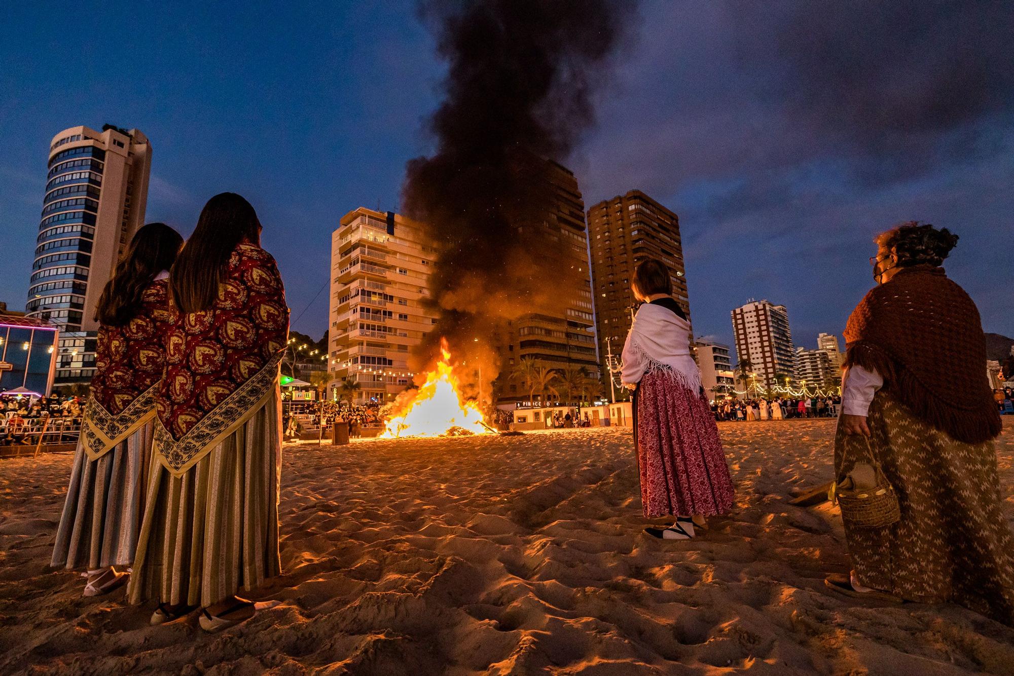 Benidorm revive la fiesta con el Hallazgo de la Virgen en la playa de Levante