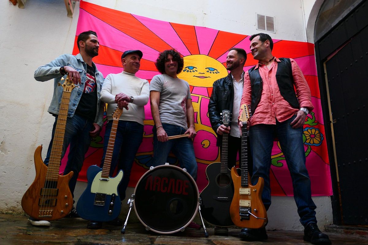 La banda pacense 'Arcade' debuta en concierto este viernes.