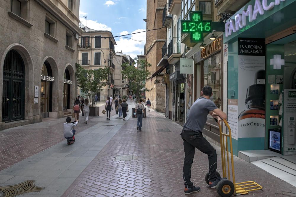 Coronavirus en Mallorca: Gran ocupación de terrazas y poca actividad en los comercios