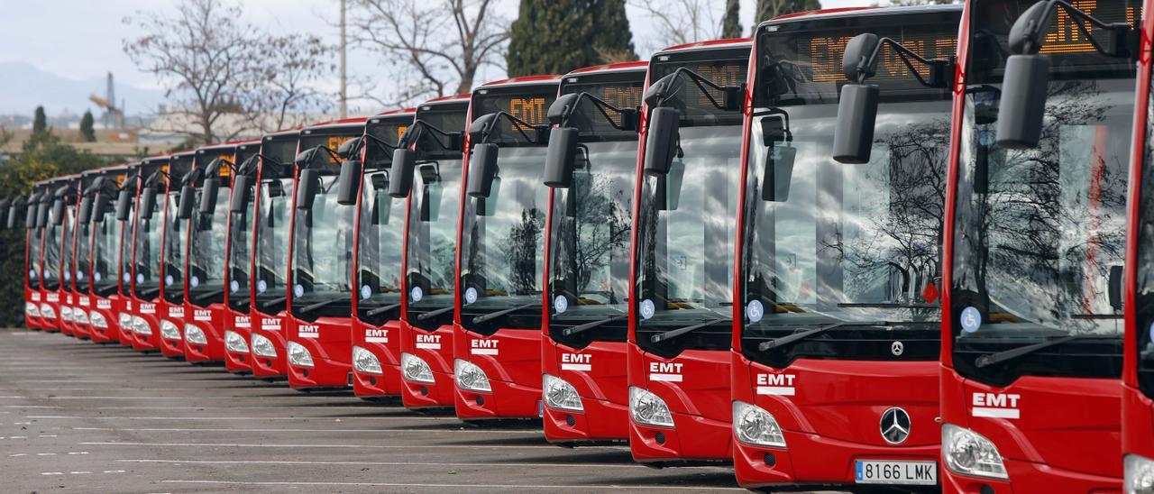 Nuevo autobuses de la EMT híbridos que adquirió la empresa hace unos meses.