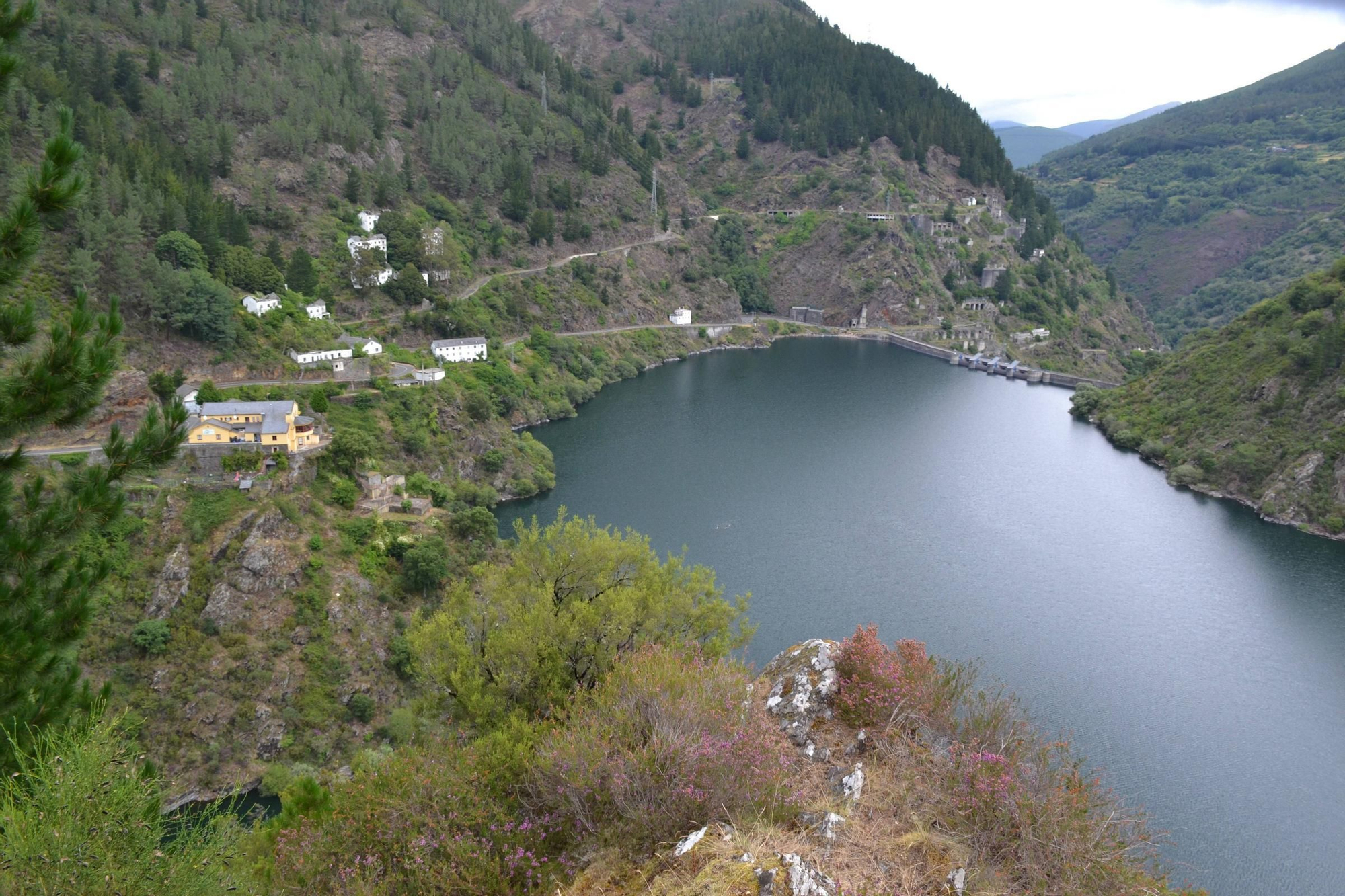 EN IMÁGENES: Dos miradas sobre el gran embalse de Grandas de Salime