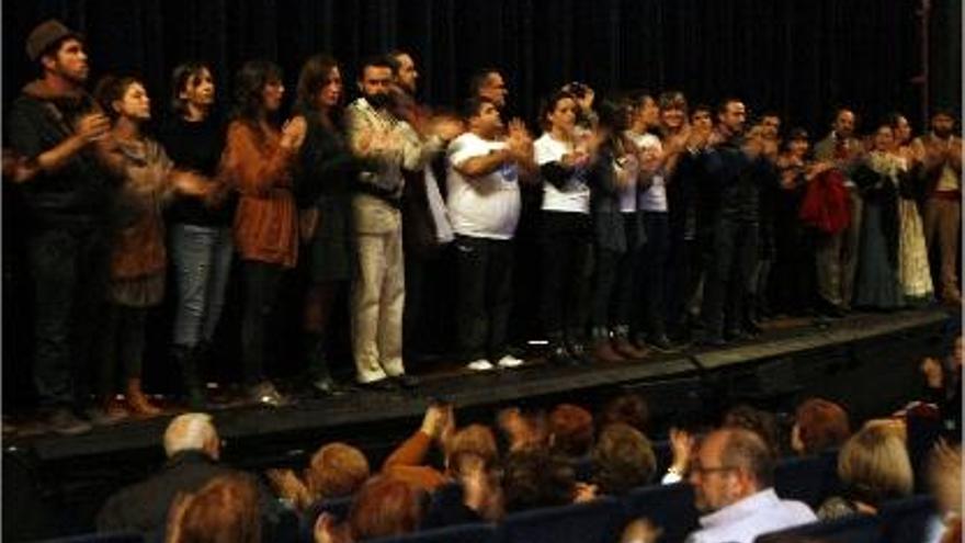 Los actores han tomado los escenarios públicos para denunciar la situación del teatro.