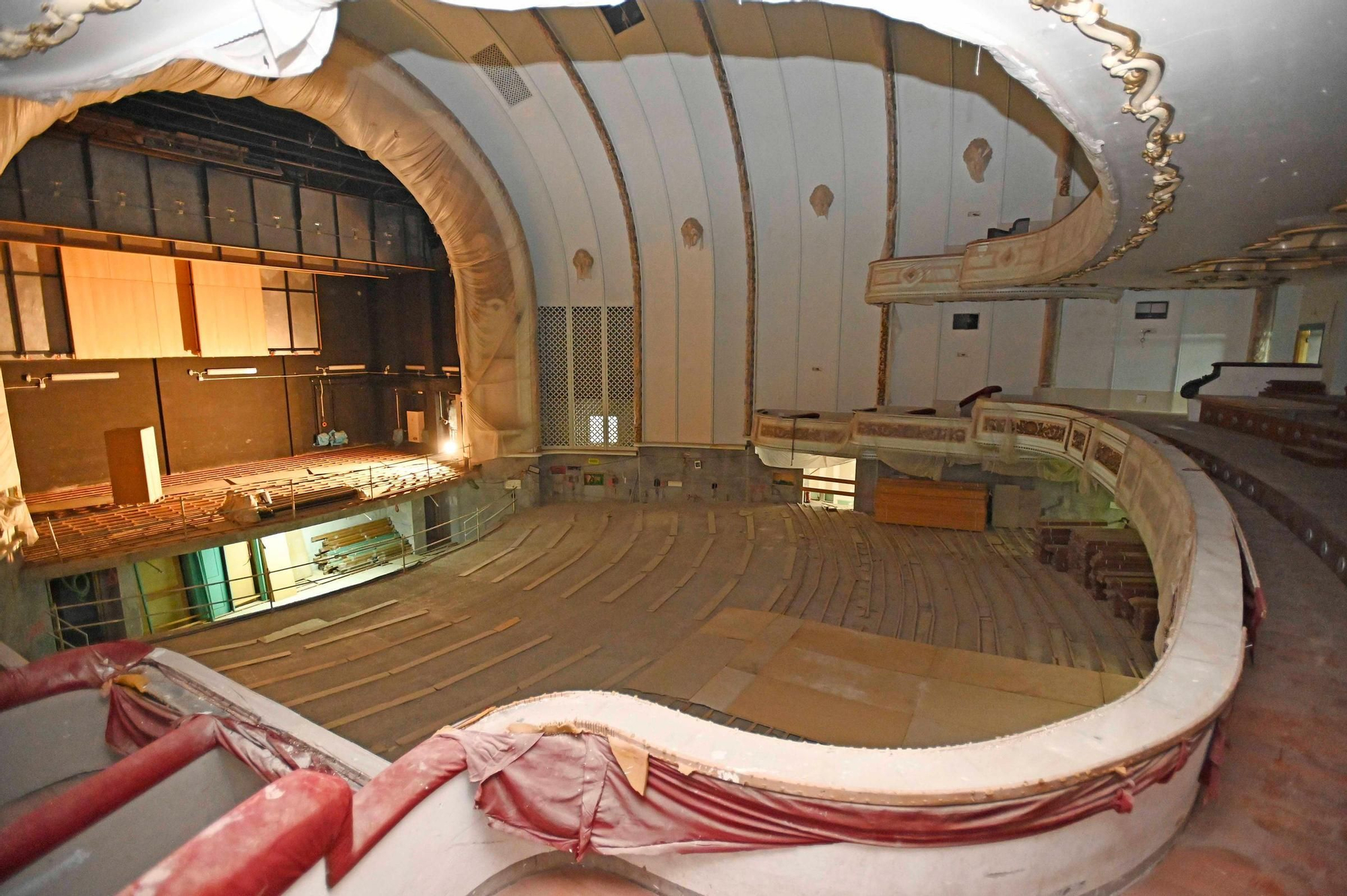 Escenario y platea del anfiteatro del Fraga