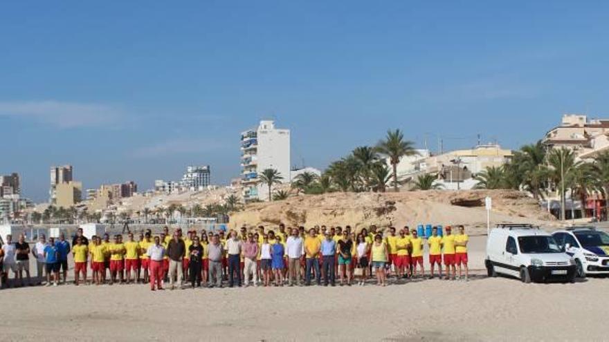 Tres socorristas más para las calas de El Campello