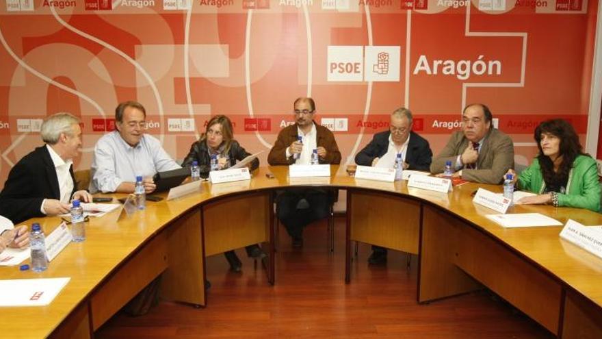 ...Y el PSOE teme más recortes si se sigue sin cumplir el déficit