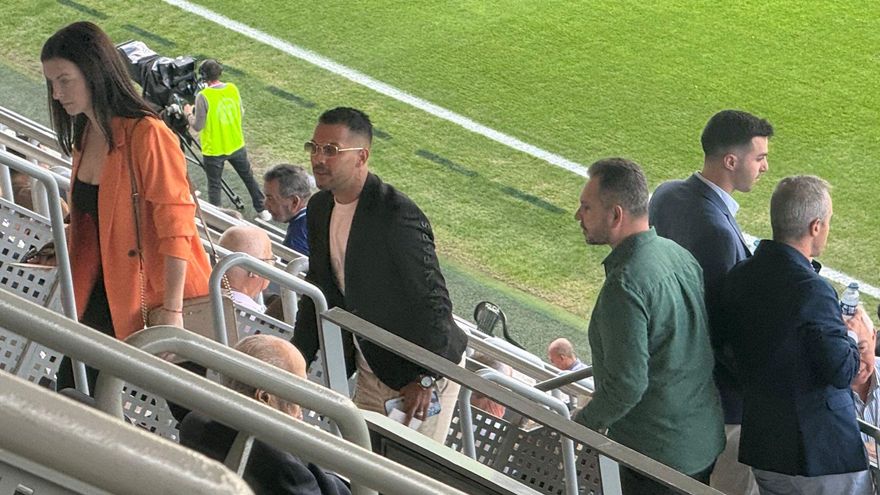 Jonathan Viera, invitado sorpresa en el palco del Rodríguez López para ver el CD Tenerife - Osasuna