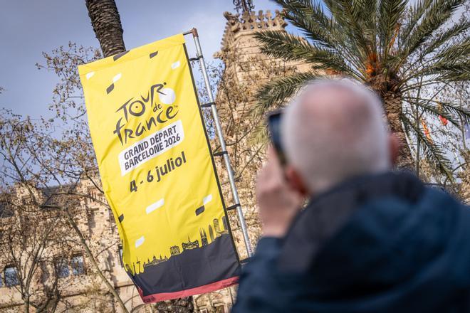 Una fiesta multitudinaria y el estreno de la canción oficial encienden la cuenta atrás del Grand Depárt del Tour en Barcelona