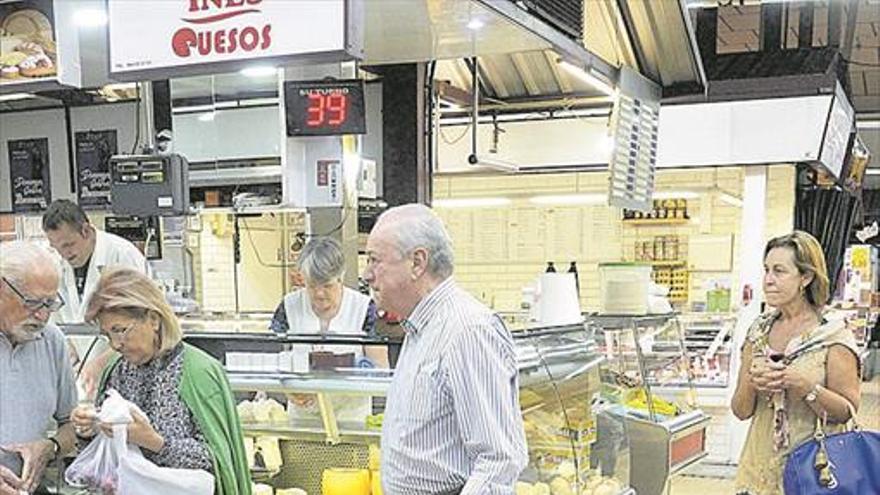 VÍDEO | Malestar en los comerciantes del mercado central por las palomas