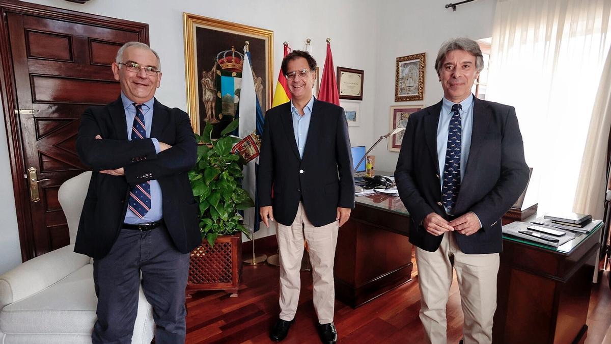 Francisco J. Martín, de Pueblos Mágicos; Francis González, y José Antonio Vidal, de la AEE.