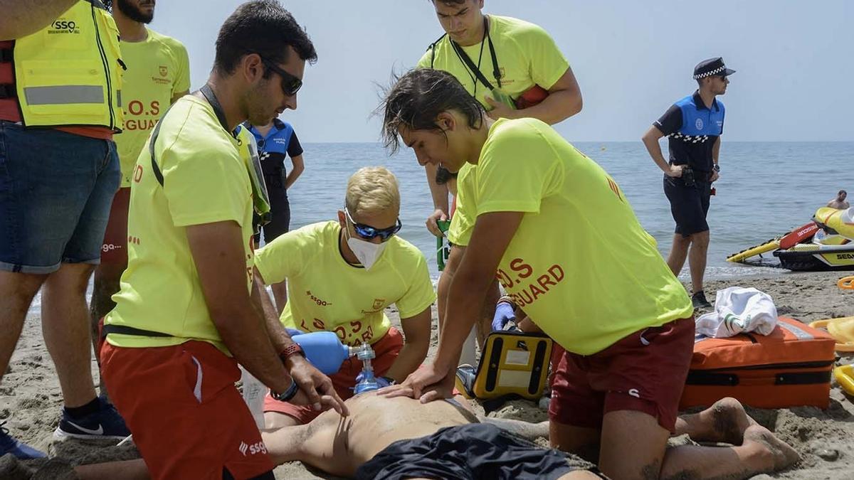 Simulacro en una playa de Torremolinos