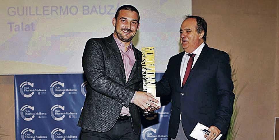 Guillermo Bauzá, de Talar, junto a Antoni Mercant, presidente de la Cambra de Comerç, tras recibir el reconocimiento a mejor empresa innovadora.