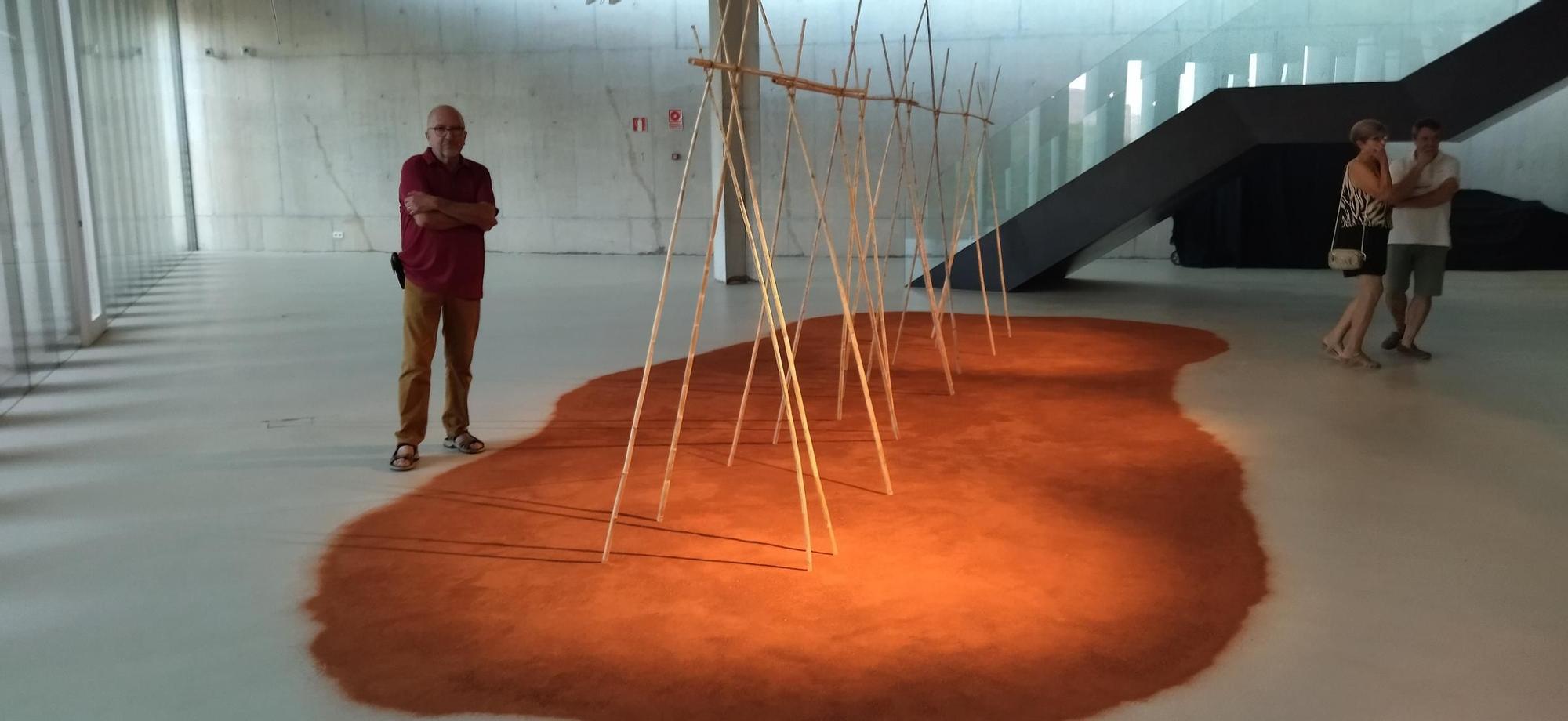 Arte que reflexiona sobre el paisaje de la Marina Alta: luz, tierra y mar y en el Auditorio de Teulada (imágenes)