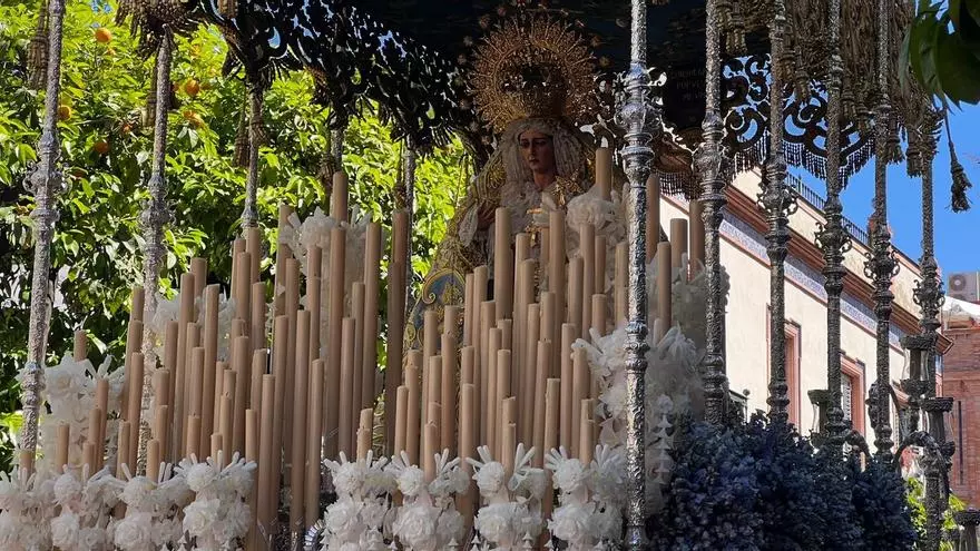 Vídeo | La Virgen de Consolación de la Hermandad de La Sed en la revirá de las calles Cristo de la Sed y Cardenal Lluch a sones de 'La Misión de la Esperanza'