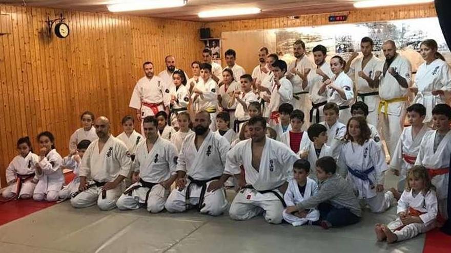 Concentración de kárate Kyokushin en A Estrada