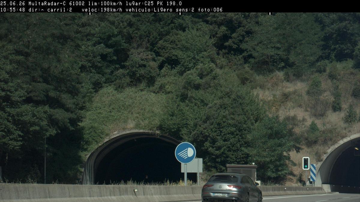 La foto-radar dels Mossos amb el vehicle enxampat a 198 km/h per Espinelves.