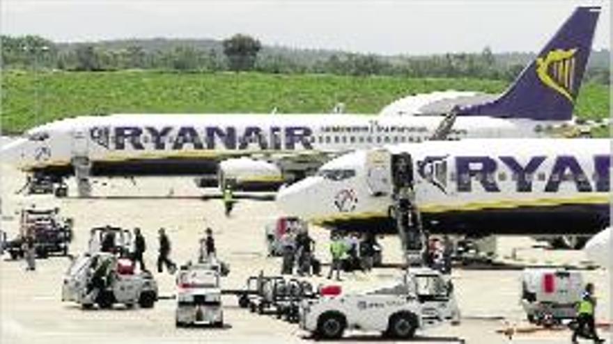 Avions de Ryanair a l&#039;aeroport de Girona.