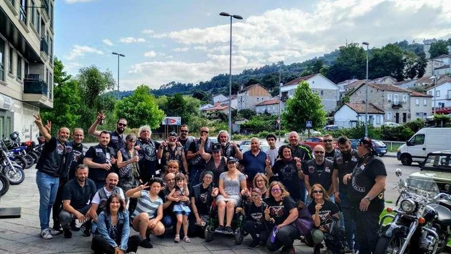 Moteros solidarios de Ourense. // FdV