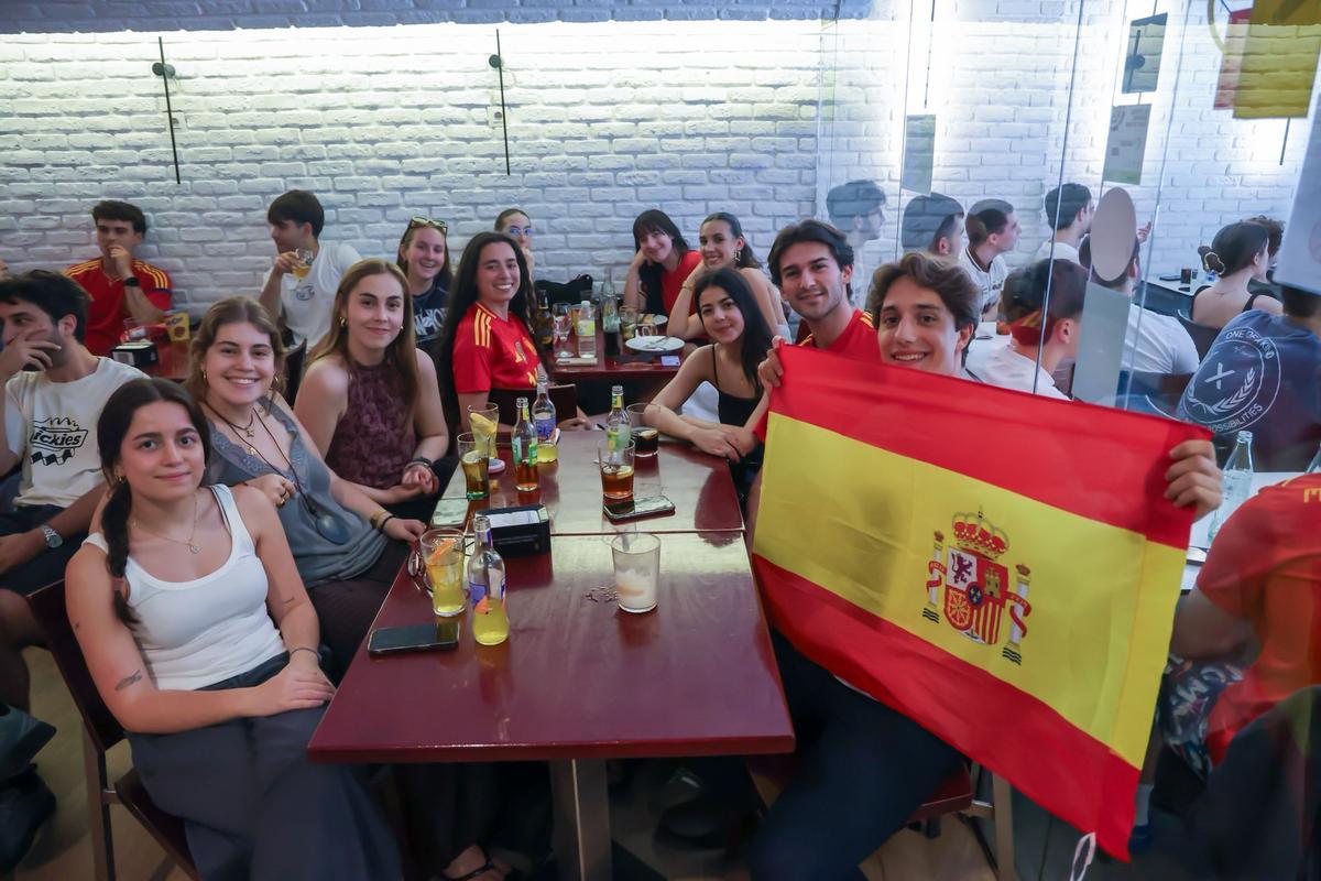 Así vivió Santiago el debut de España en el Mundial