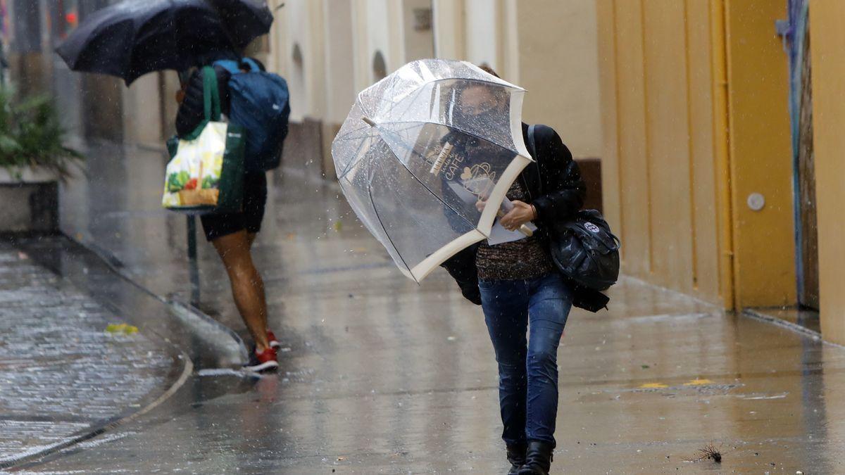 La alerta amarilla continúa en Castellón durante el sábado por culpa de la DANA.