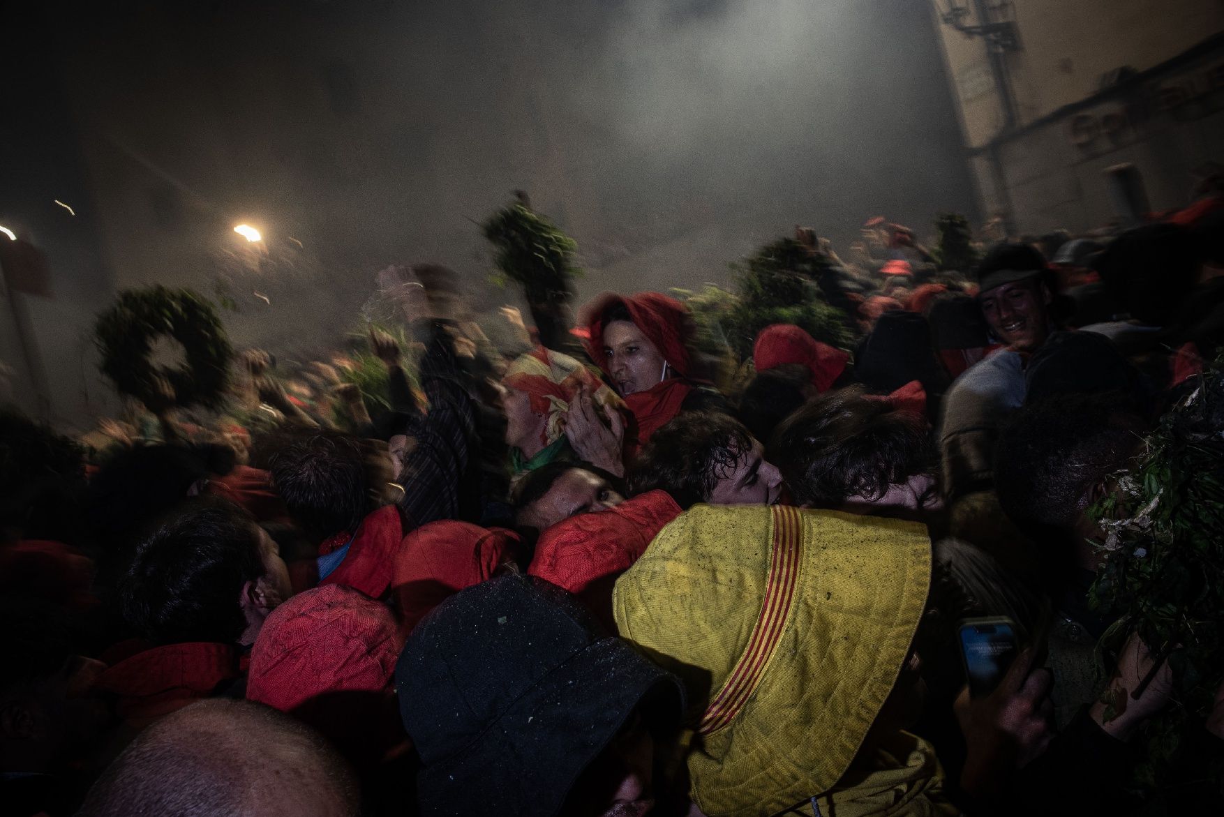 EN FOTOS | Milers de persones salten la primera Patum Completa