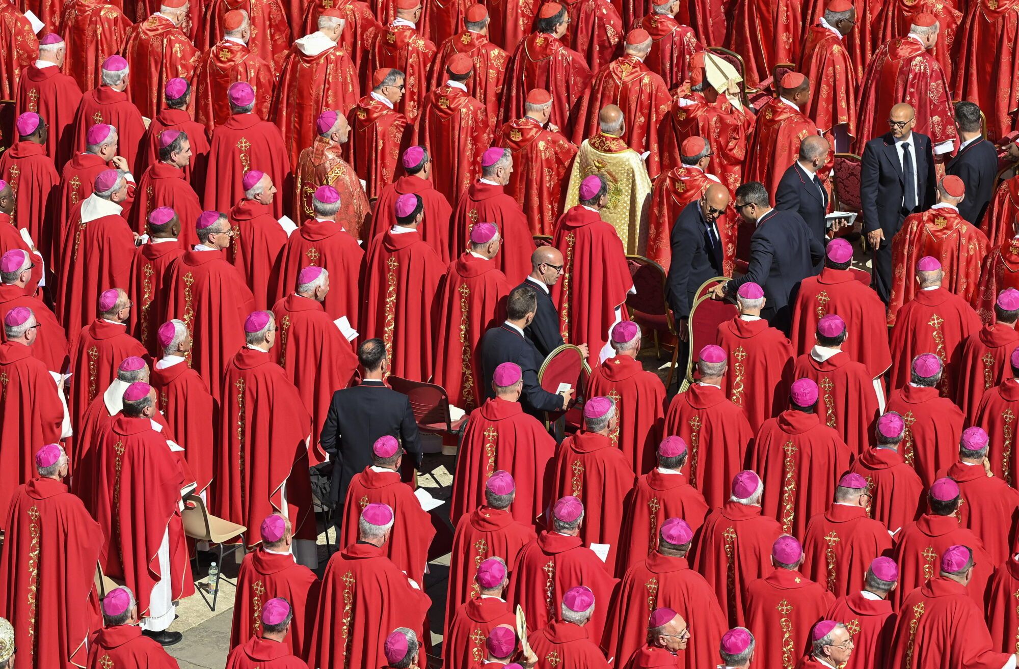 Vatican City (Vatican City State (Holy See)), 26/04/2025.- Cardinals attend the funeral Mass of Pope Francis in Saint Peter's Square in Vatican City, 26 April 2025. Pope Francis passed away on Easter Monday, 21 April 2025, at the age of 88. (Papa) EFE/EPA/RICCARDO ANTIMIANI