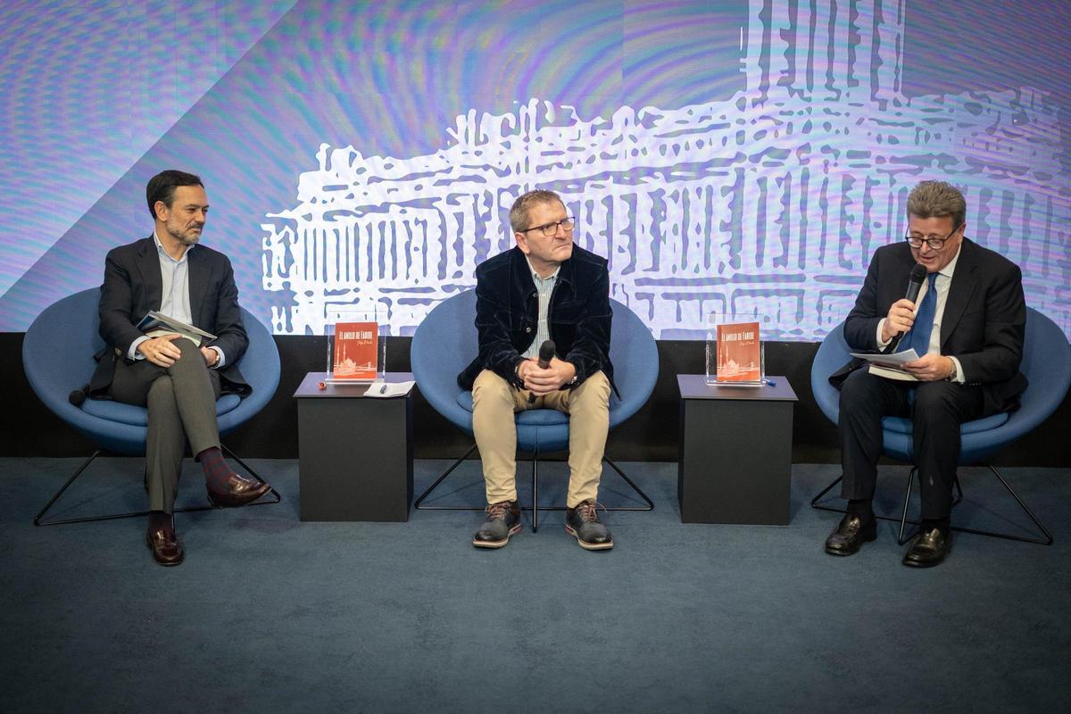 Jorge Dávila presenta su primera novela, 'El anillo de Faride'