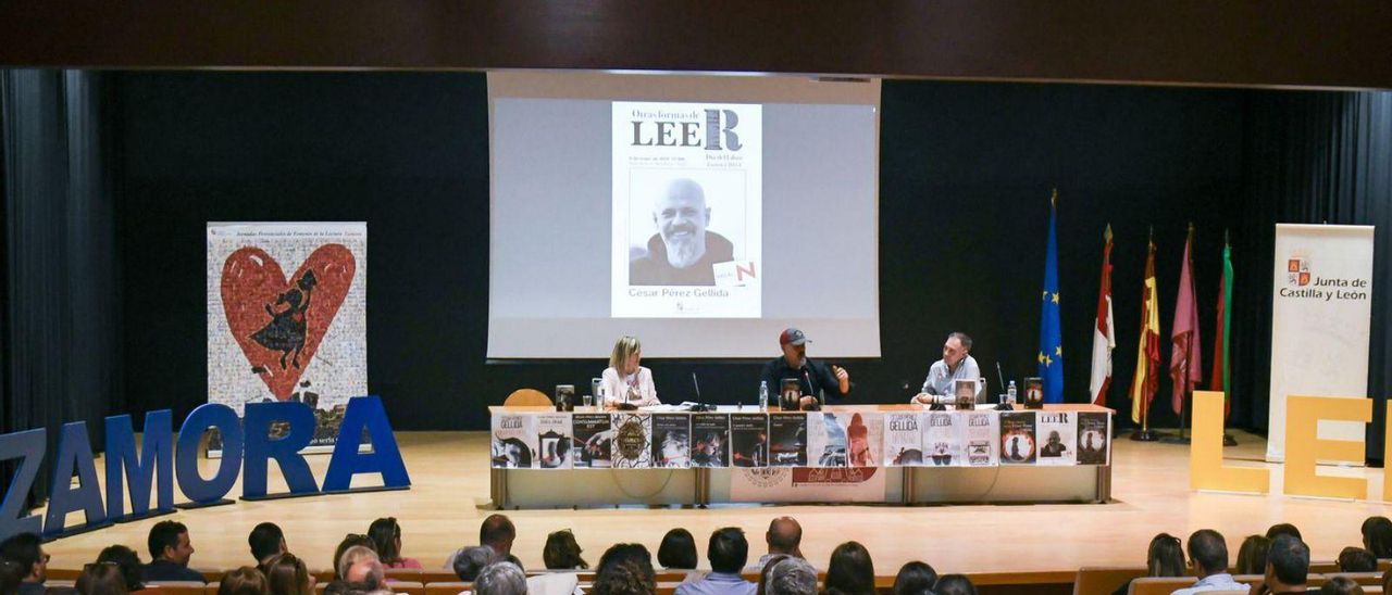 Numerosos docentes acudieron a escuchar al Premio Nadal en el Campus Viriato.