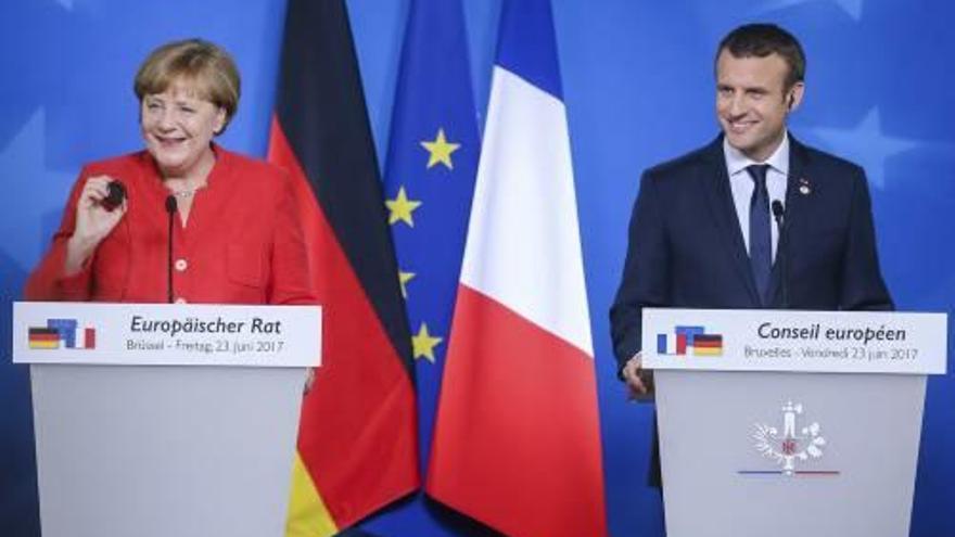 Merkel i Macron es van mostrar freds amb la proposta.